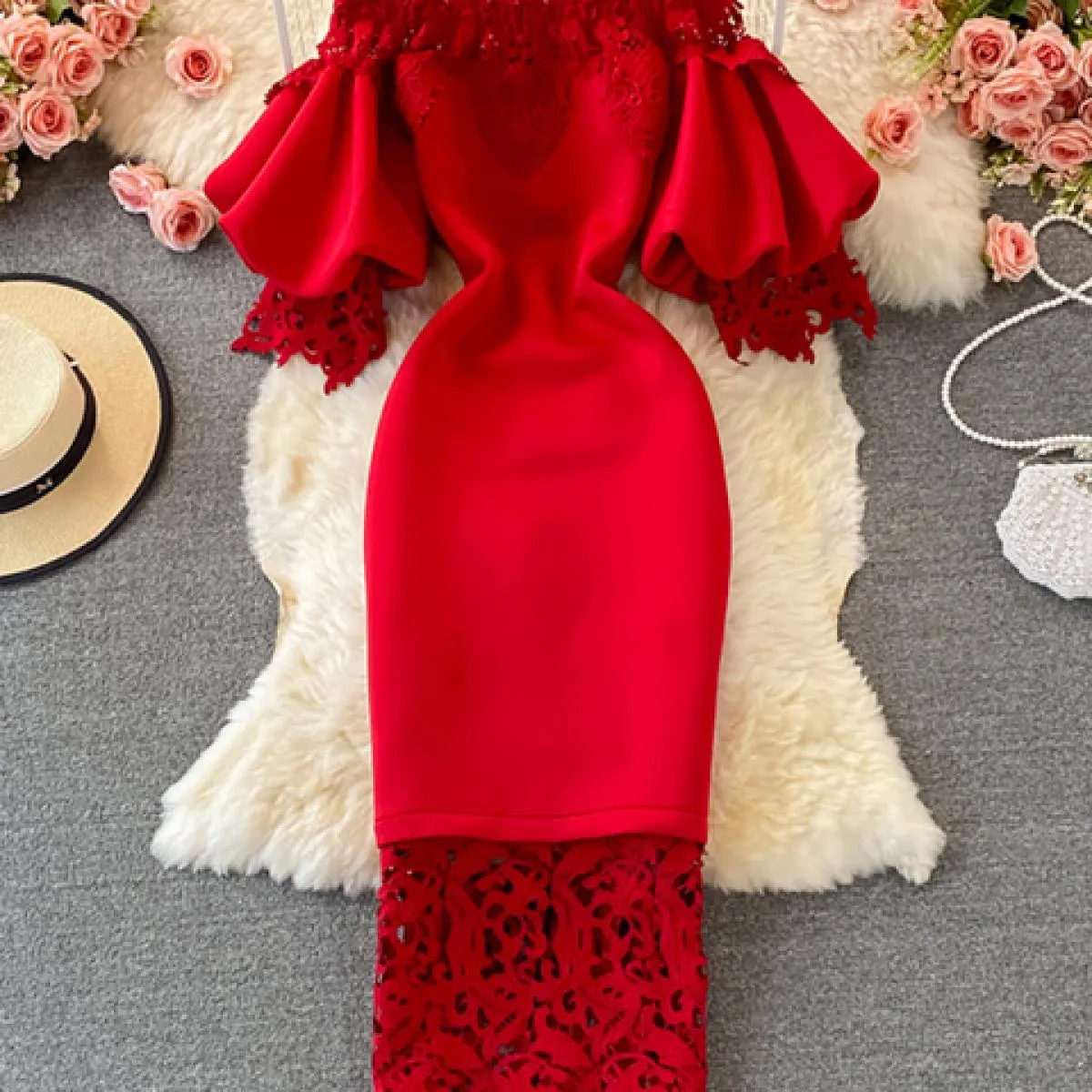 Abito lungo in pizzo bianco con spalle Abito lungo in pizzo bianco con spalle Abito lungo con spalle rosa Abito rosso con spalle