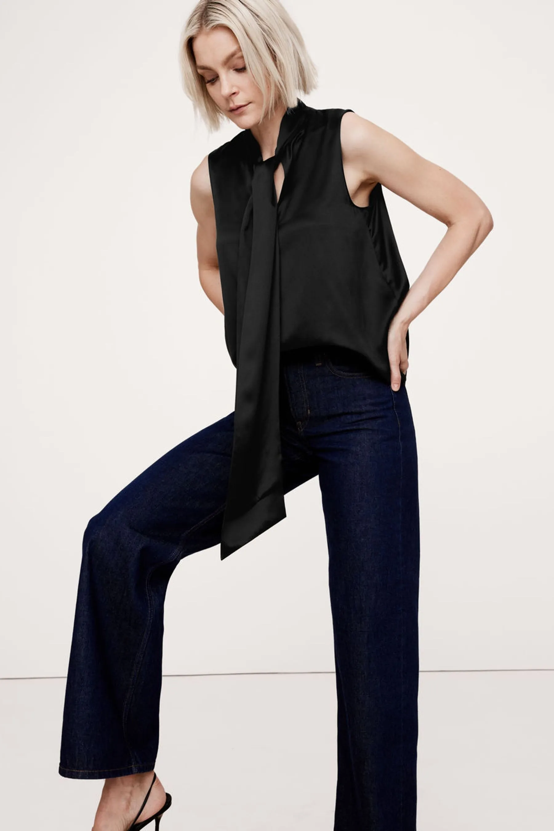 Banana Republic Top con collo Cravatta in seta    