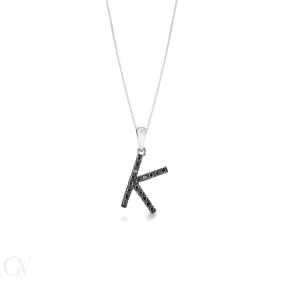 Collana lettera K in oro bianco 18k con diamanti neri e punte brunite