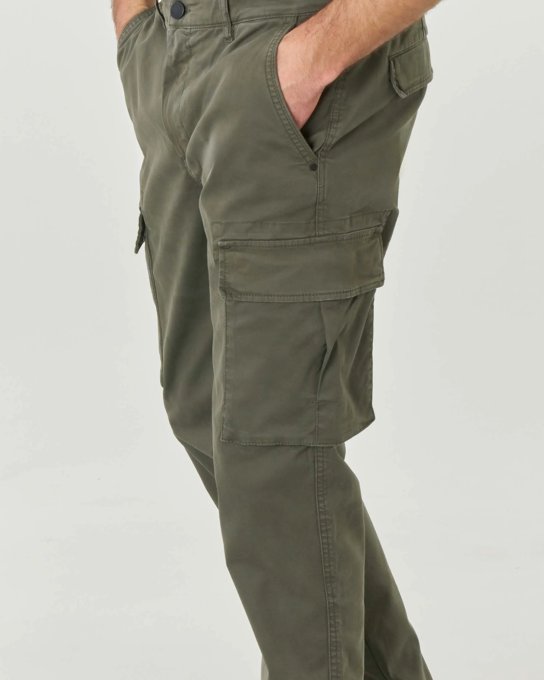 Pantalone cargo verde militare in gabardina di cotone stretch