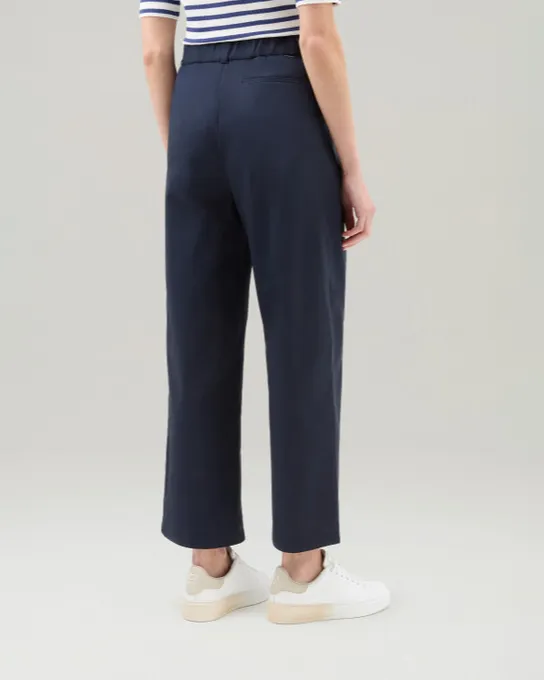 Pantaloni blu straight ampi in popeline di puro cotone a vita alta con pinces frontali