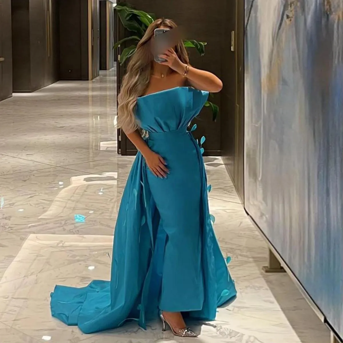 Sharon Said Abito da sera Dubai con piume di lusso blu turchese con gonna oversize e maniche ad aletta per donna araba, festa di