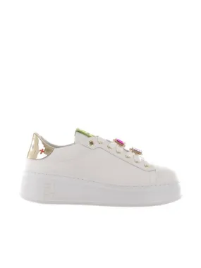 Sneaker in pelle con accessorio gioiello