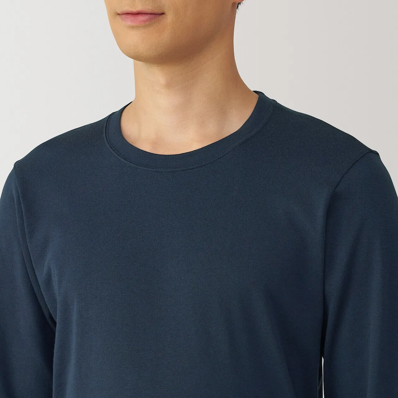 T‐shirt a maniche lunghe con scollo a U in cotone spesso uomo